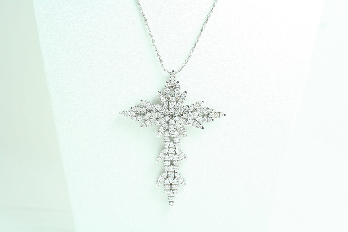 Collana con croce con Diamanti Naturali