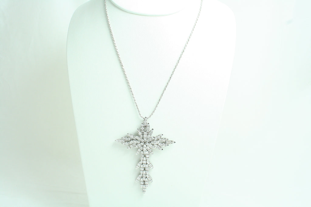 Collana con croce con Diamanti Naturali