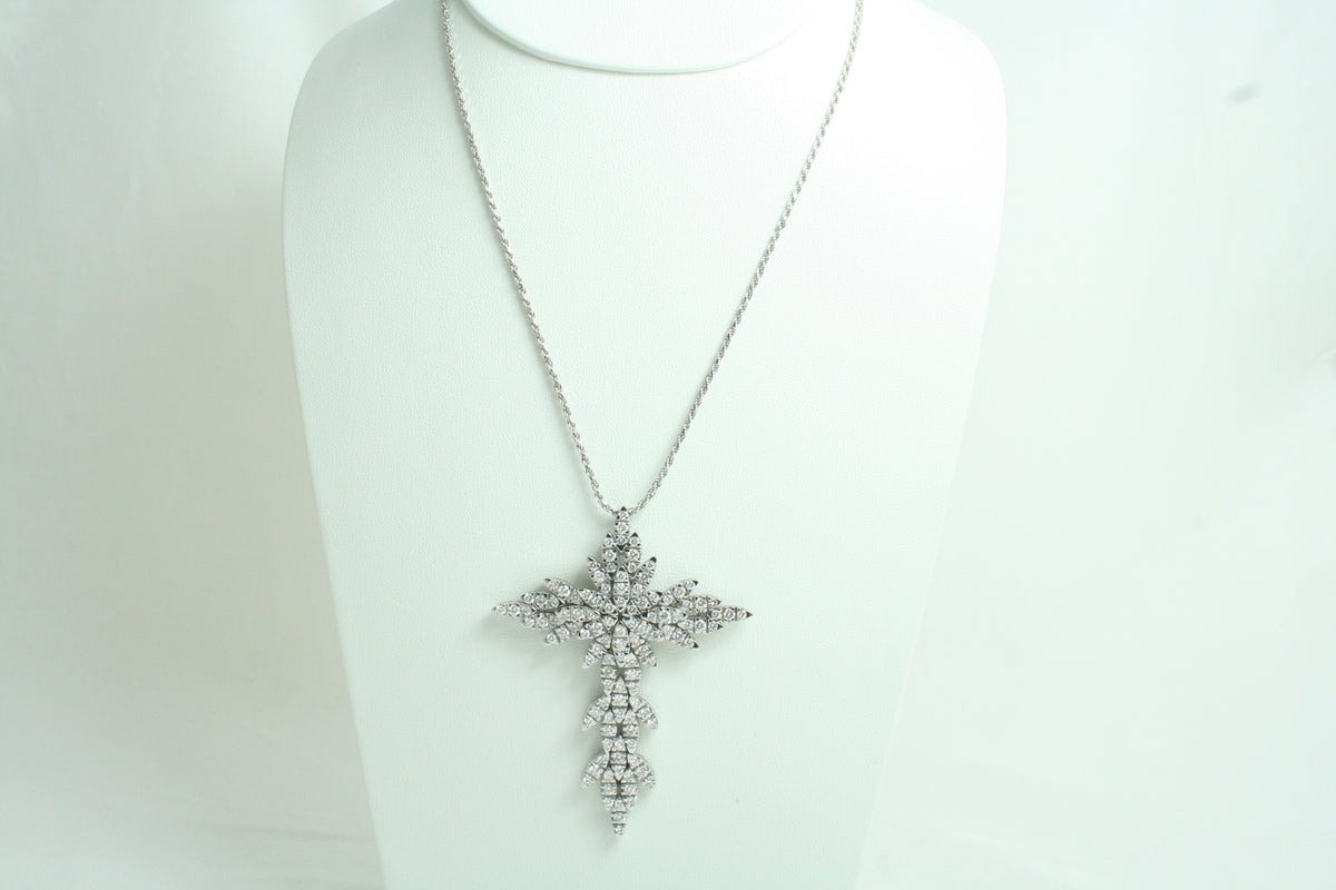 Collana con croce con Diamanti Naturali