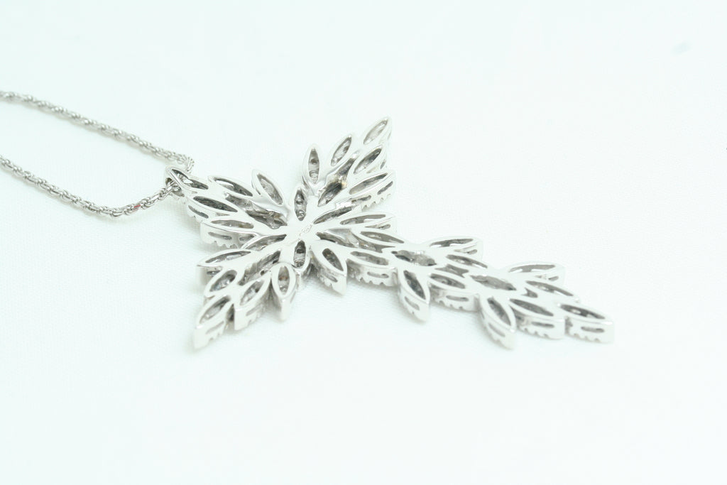 Collana con croce con Diamanti Naturali