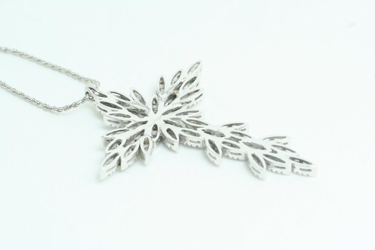 Collana con croce con Diamanti Naturali