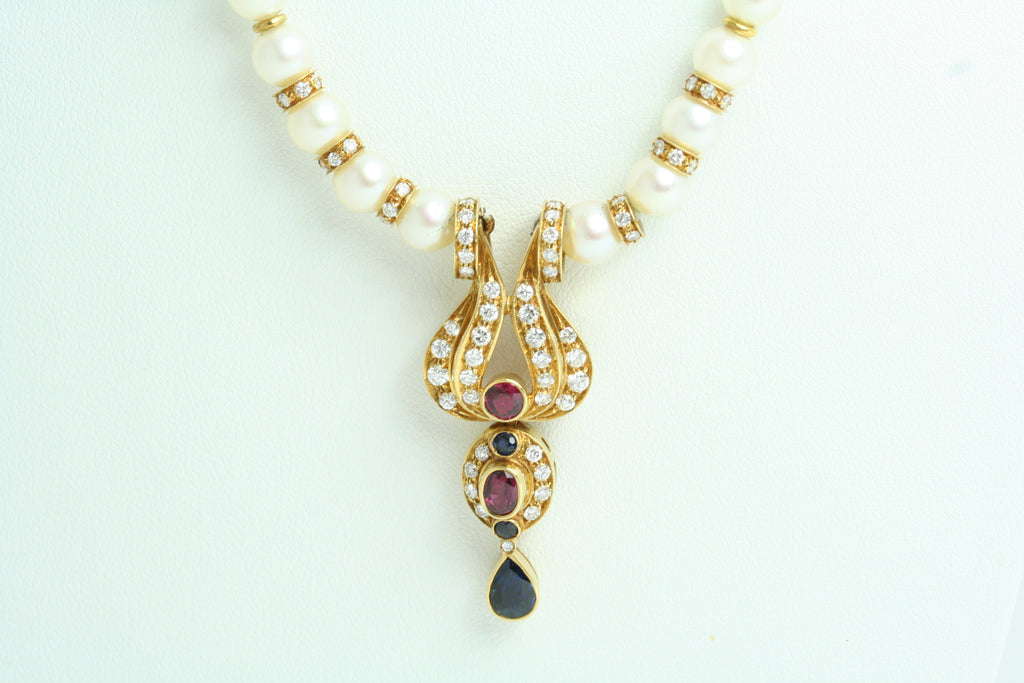 Collana di Perle in Oro Giallo con Diamanti, Rubini e Zaffiri