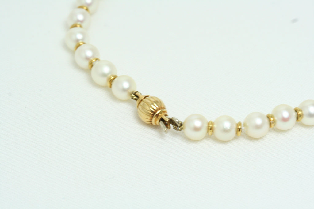 Collana di Perle in Oro Giallo con Diamanti, Rubini e Zaffiri