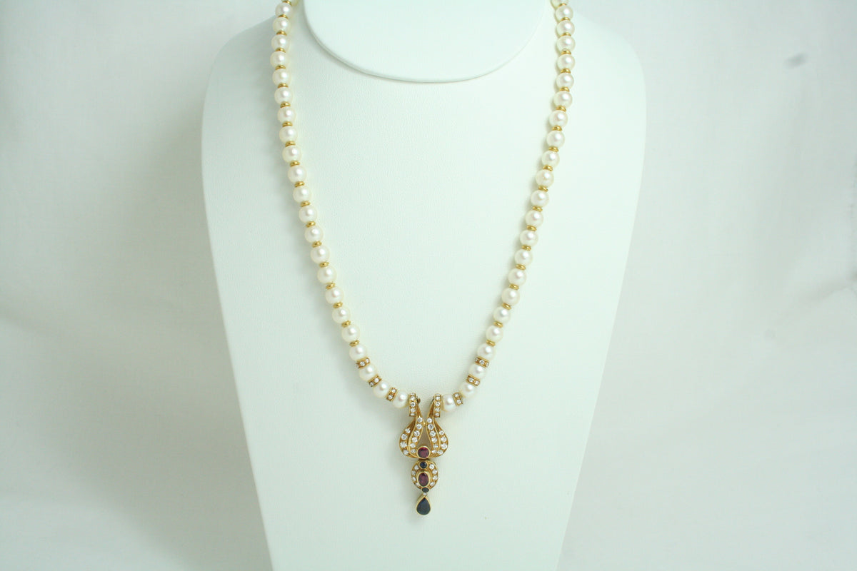 Collana di Perle in Oro Giallo con Diamanti, Rubini e Zaffiri