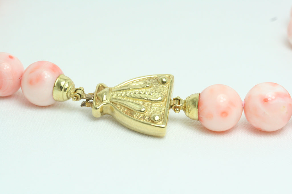 Collana in Corallo rosa con chiusura in Oro Giallo