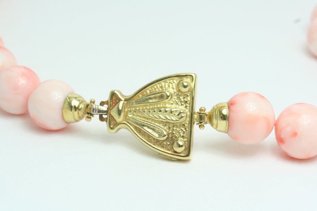 Collana in Corallo rosa con chiusura in Oro Giallo