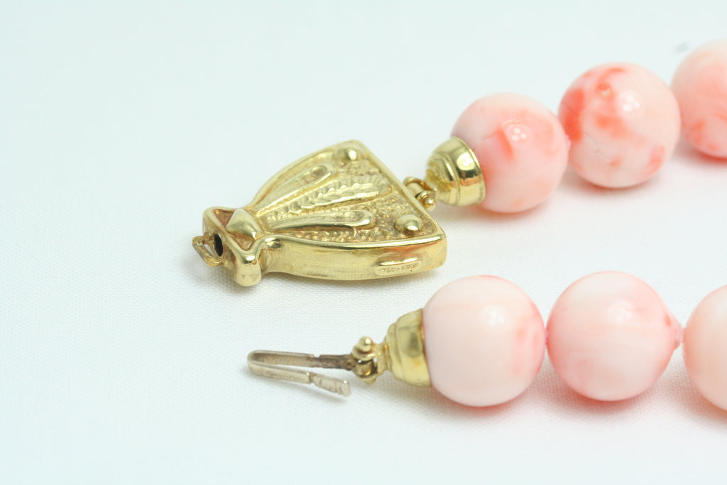 Collana in Corallo rosa con chiusura in Oro Giallo
