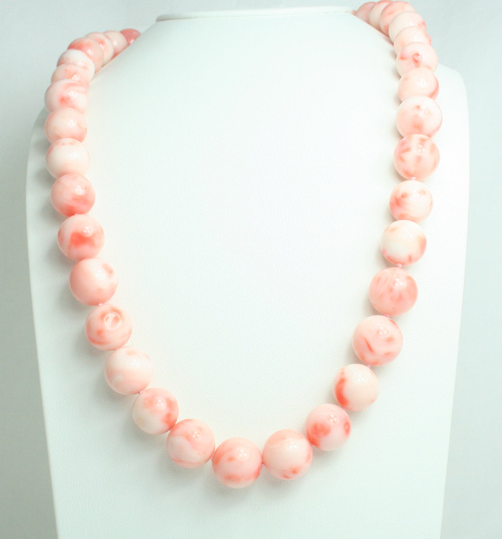 Collana in Corallo rosa con chiusura in Oro Giallo