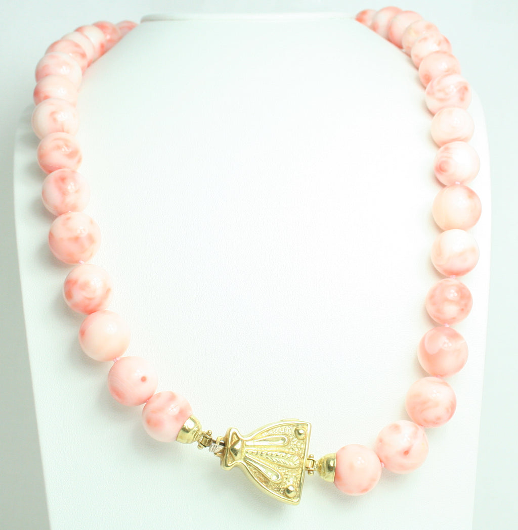 Collana in Corallo rosa con chiusura in Oro Giallo
