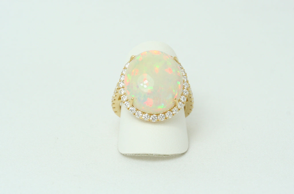 Anello in Oro Giallo, Opale e Diamanti