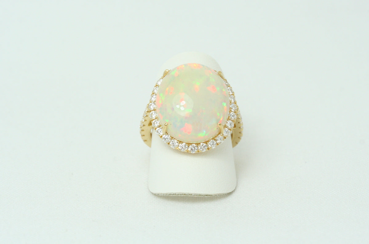 Anello in Oro Giallo, Opale e Diamanti
