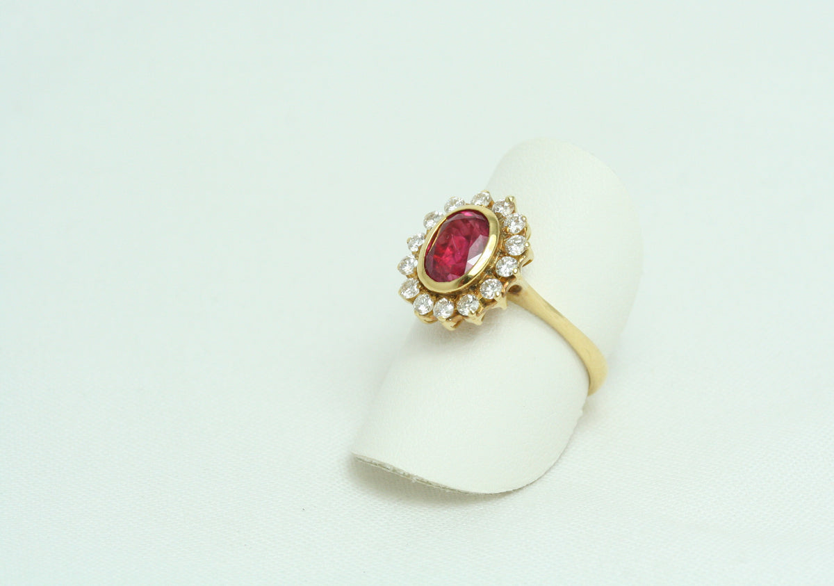 Anello Margherita in Oro Giallo con Rubino e Diamanti 