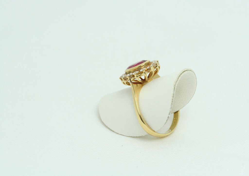 Anello Margherita in Oro Giallo con Rubino e Diamanti 