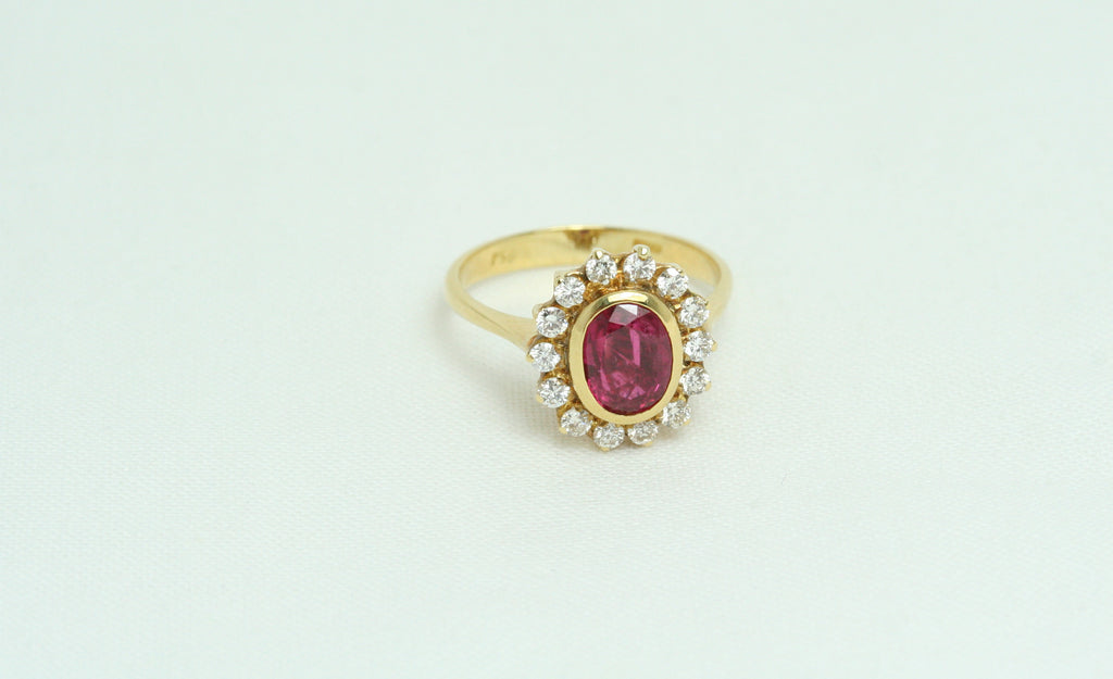 Anello Margherita in Oro Giallo con Rubino e Diamanti 