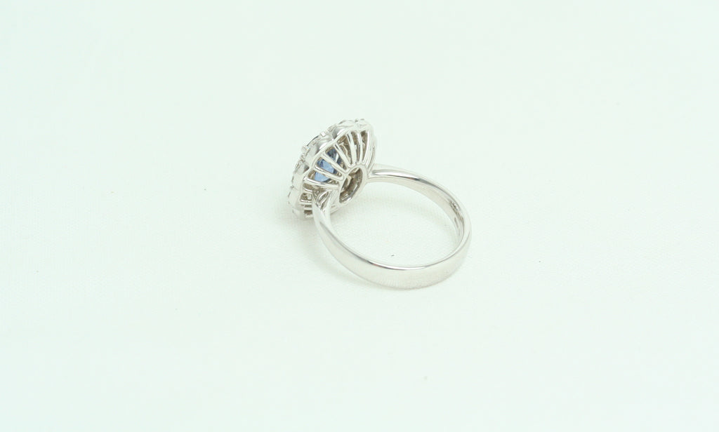 Anello Margherita in Oro Bianco Zaffiro e Diamanti