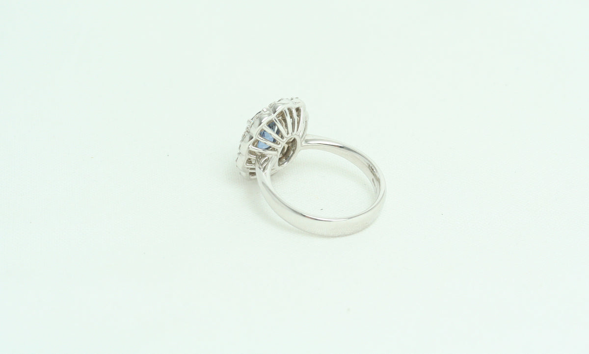 Anello Margherita in Oro Bianco Zaffiro e Diamanti