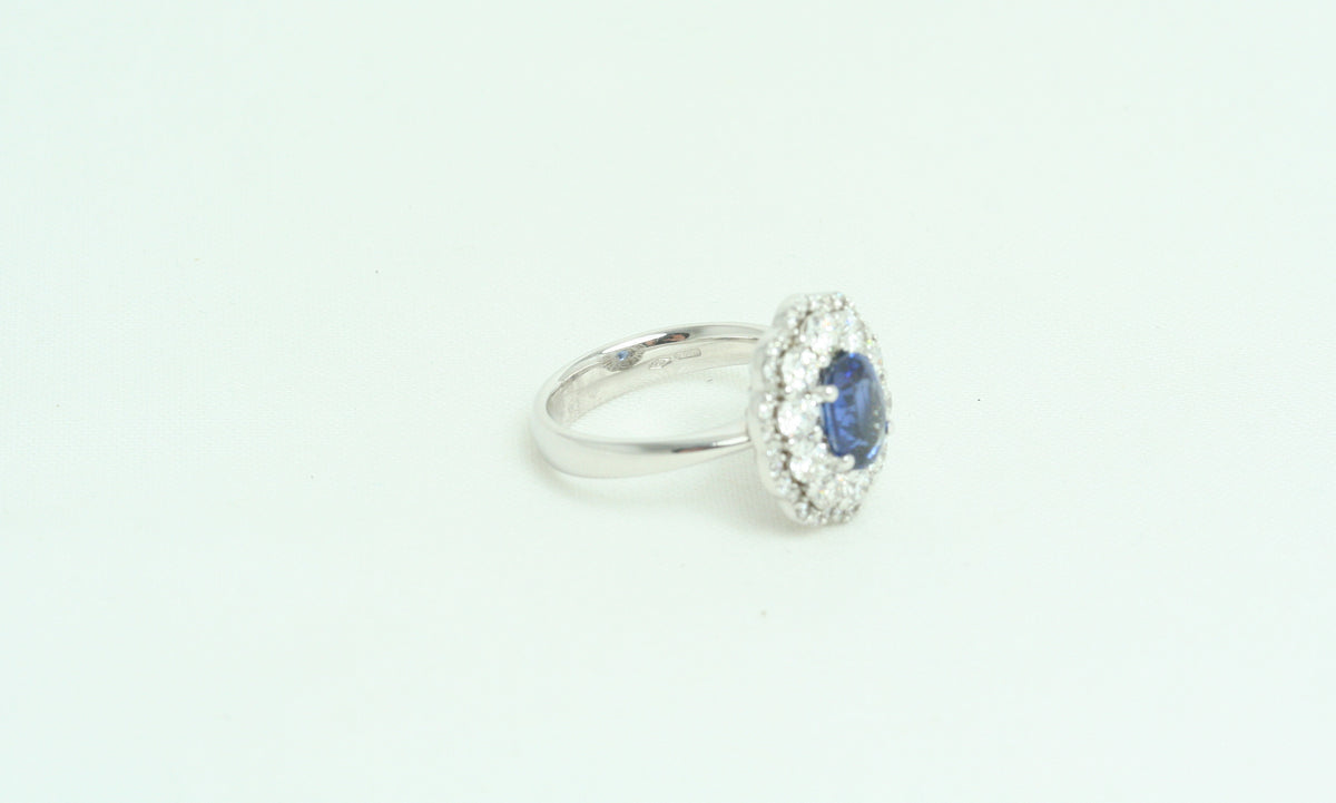 Anello Margherita in Oro Bianco Zaffiro e Diamanti