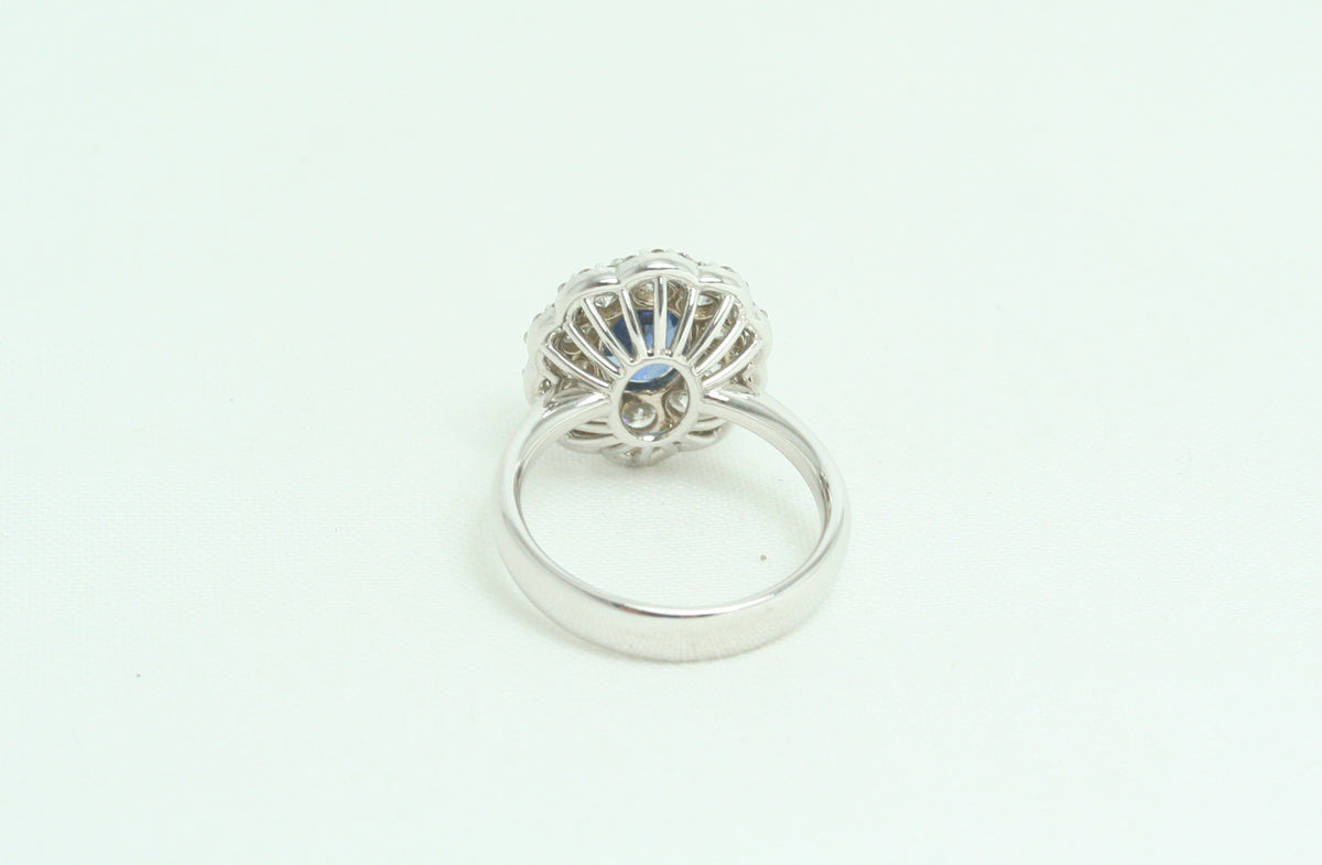 Anello Margherita in Oro Bianco Zaffiro e Diamanti