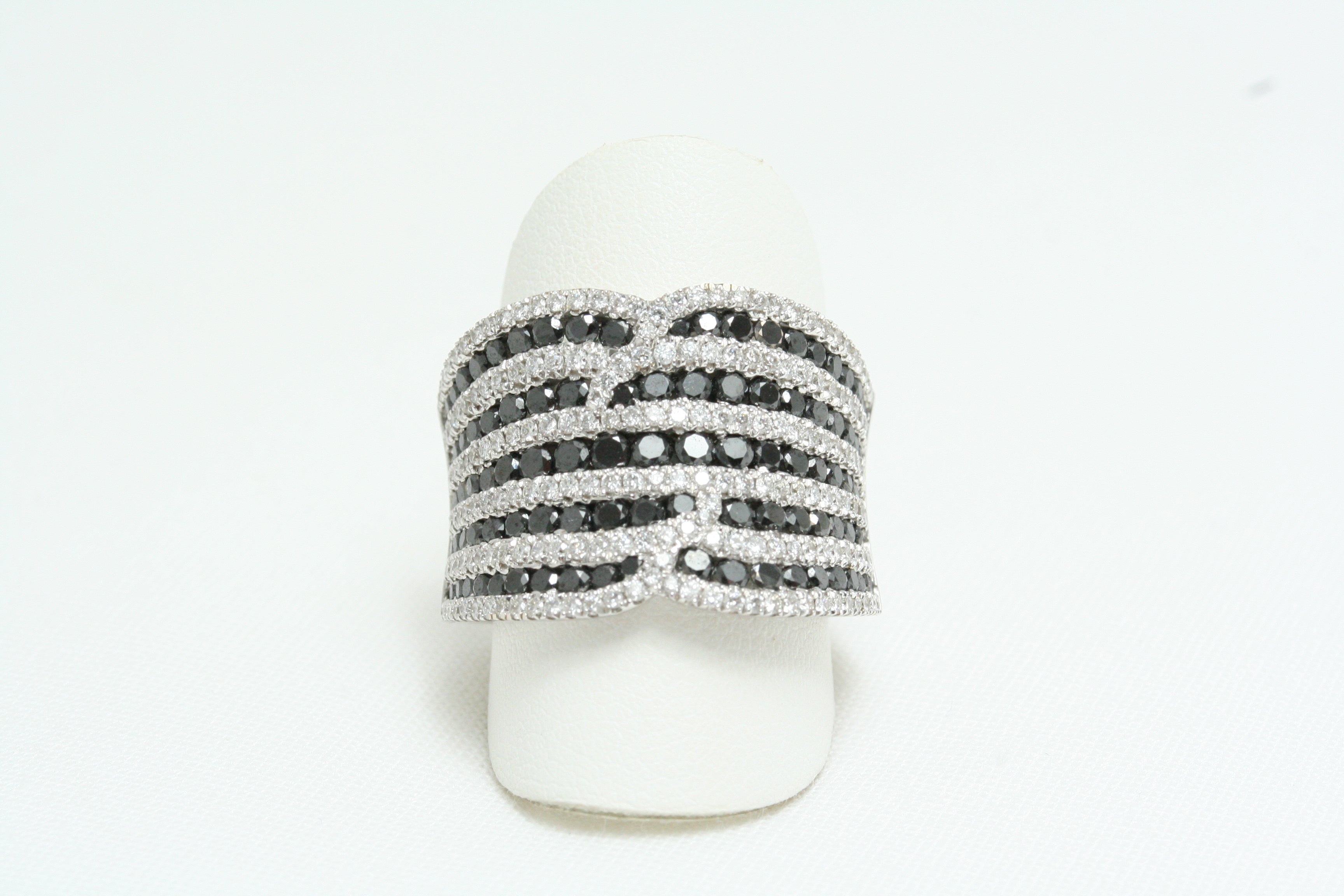 Anello DDonna in Oro Bianco con Diamanti