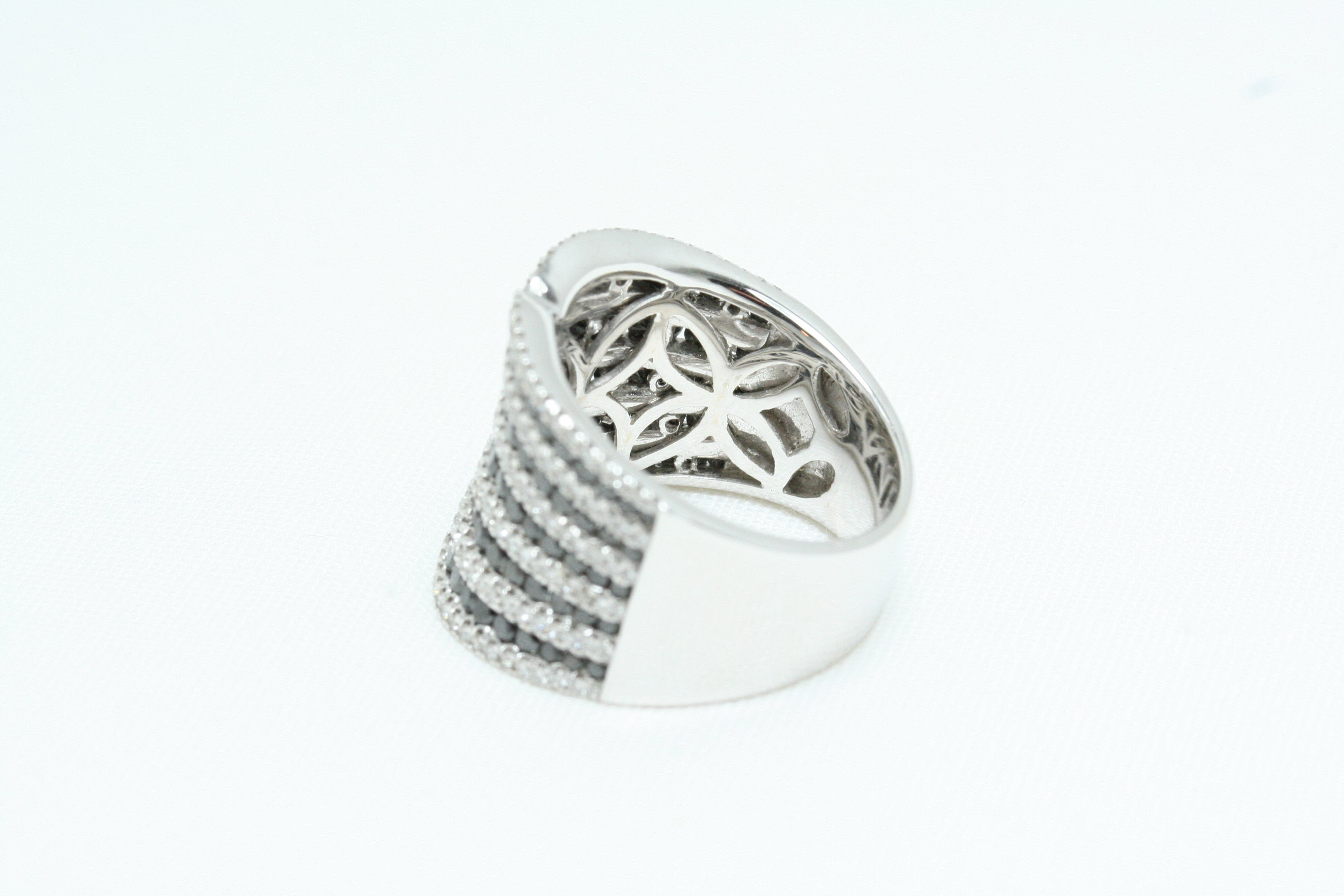 Anello DDonna in Oro Bianco con Diamanti