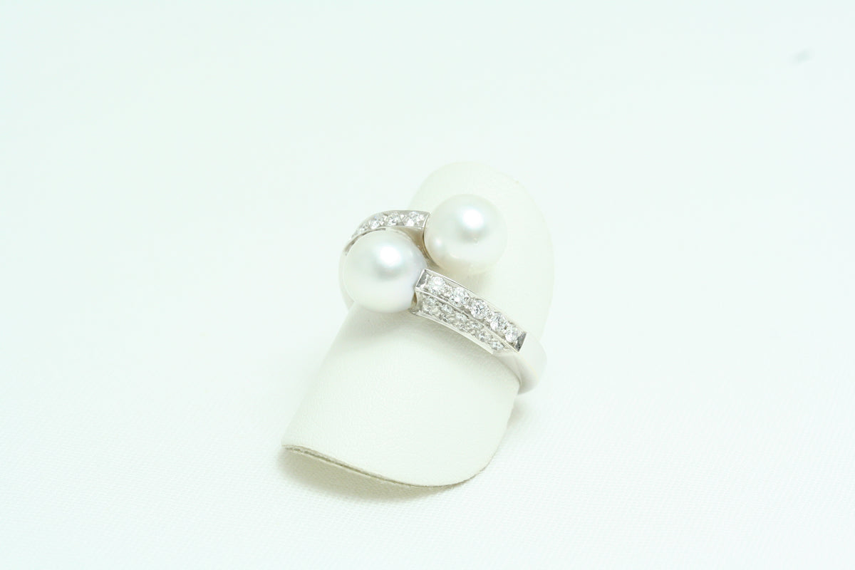 Anello in Oro Bianco Perle e Diamanti