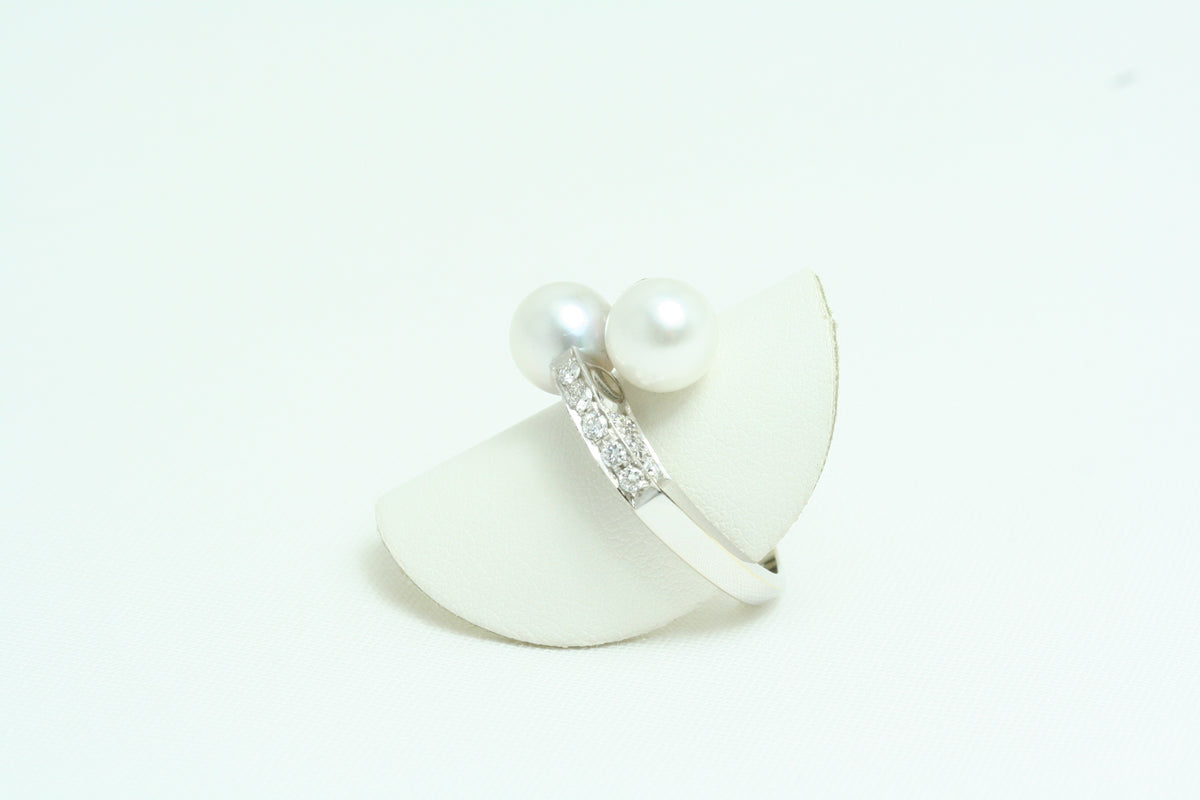 Anello in Oro Bianco Perle e Diamanti