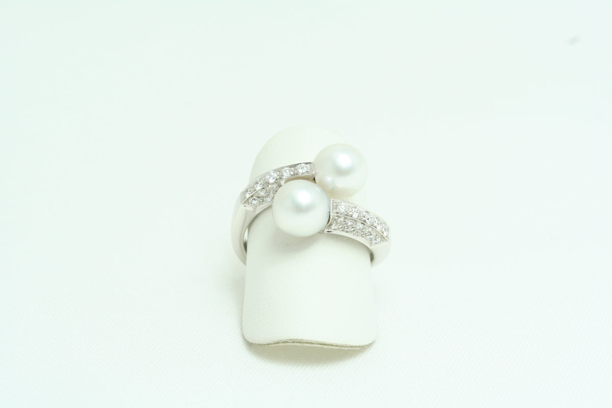 Anello in Oro Bianco Perle e Diamanti