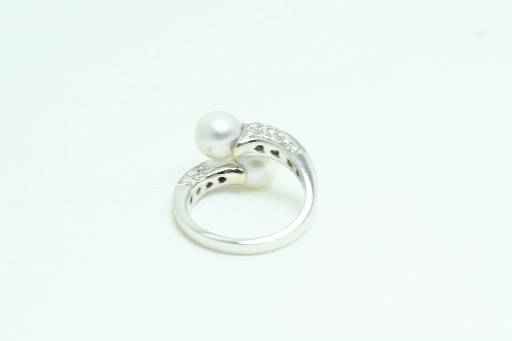 Anello in Oro Bianco Perle e Diamanti